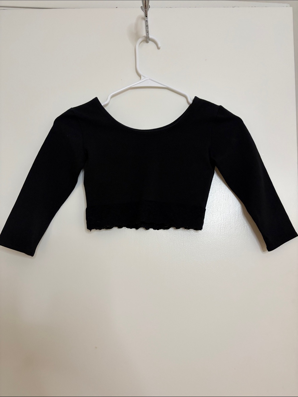 Black Cropped Scoop-Neck Top - Gildamarx